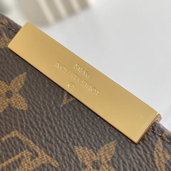 Authentic LOUIS VUITTON Monogram Favorite PM Bag - Picture 5 of 7